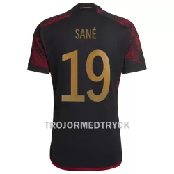 Tyskland Sané 19 VM 2022 Fotbollströja Borta Tyskland Sané 19 VM 2022 Fotbollströja Borta