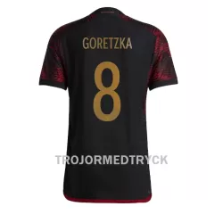 Tyskland Leon Goretzka 8 VM 2022 Fotbollströja Borta Tyskland Leon Goretzka 8 VM 2022 Fotbollströja Borta