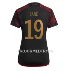 Tyskland Leroy Sané 19 VM 2022 Fotbollströja Dam Borta Tyskland Leroy Sané 19 VM 2022 Fotbollströja Dam Borta