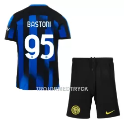 Inter Milan Bastoni 95 Fotbollströja Barn Hemma 2023/24 Inter Milan Bastoni 95 Fotbollströja Barn Hemma 2023/24