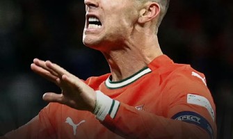 Ålder är bara en siffra; passion känner inga gränser. Vid 40 års ålder definierar Cristiano Ronaldo fortfarande legender. Ålder är bara en siffra; passion känner inga gränser. Vid 40 års ålder definierar Cristiano Ronaldo fortfarande legender.