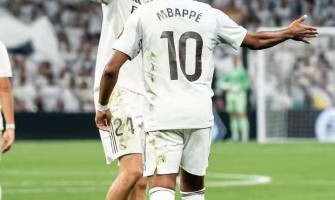 Mbappé firar sin första La Liga-seger iklädd Real Madrid-tröja nummer 10.