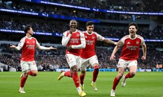 Rödvita fanor mot Blue Moon Chasers: Den ultimata kampen om Premier League-tronen
