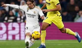 Modric vann årtiondets bästa mittfältare, dubbel utmärkelse för Real Madrid och Kroatien Modric vann årtiondets bästa mittfältare, dubbel utmärkelse för Real Madrid och Kroatien